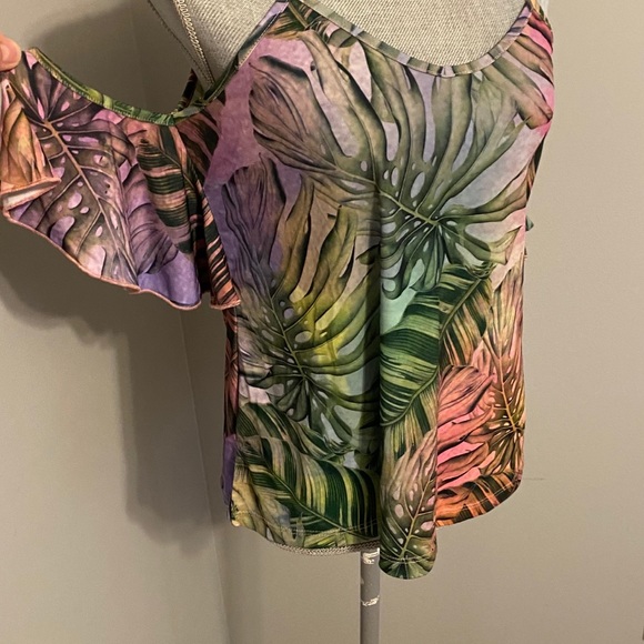 Tropical Cold Shoulder Venus Top - Picture 4 of 5